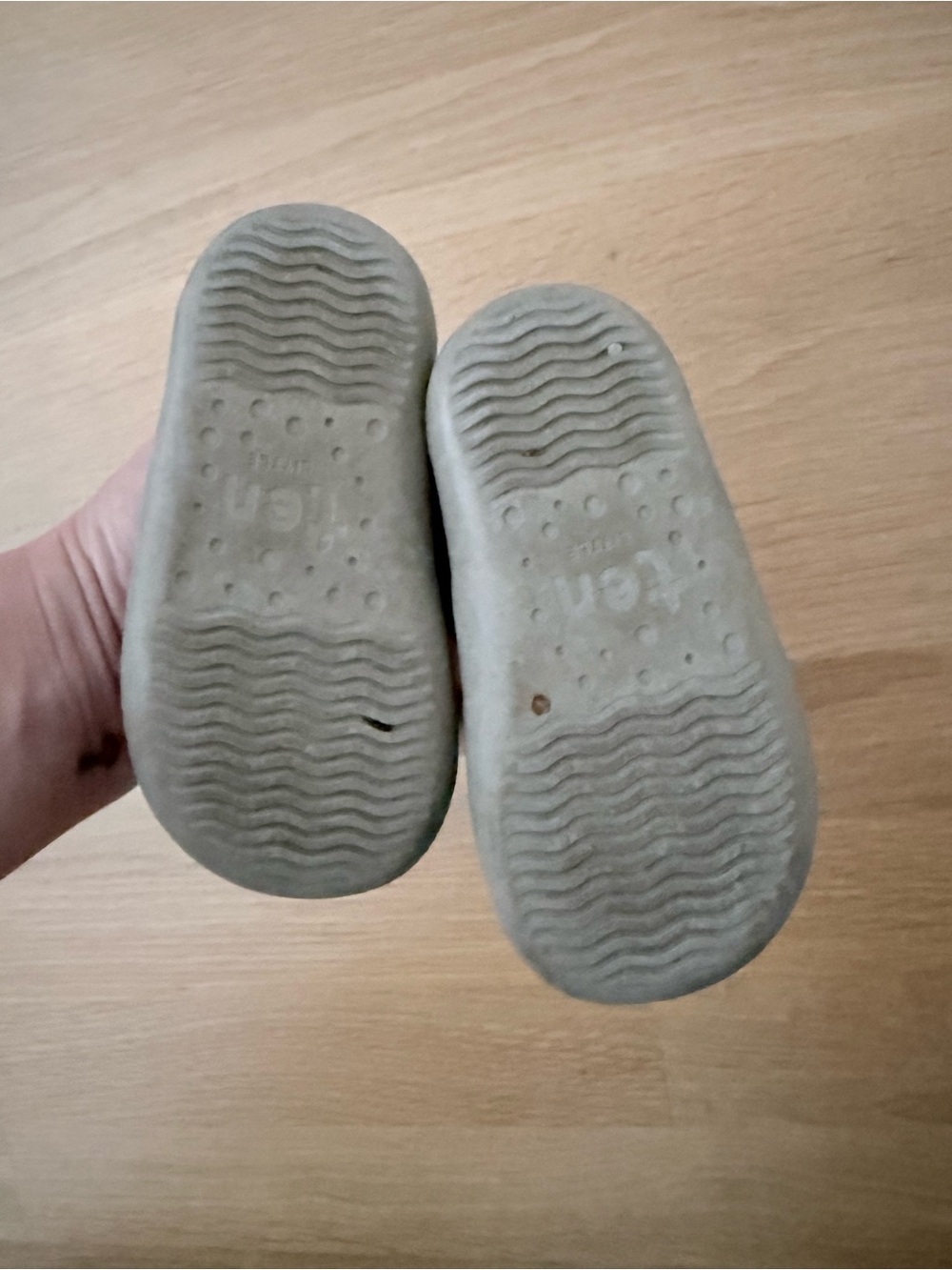 Ten little toddler shoe lot - Picture 7 of 7